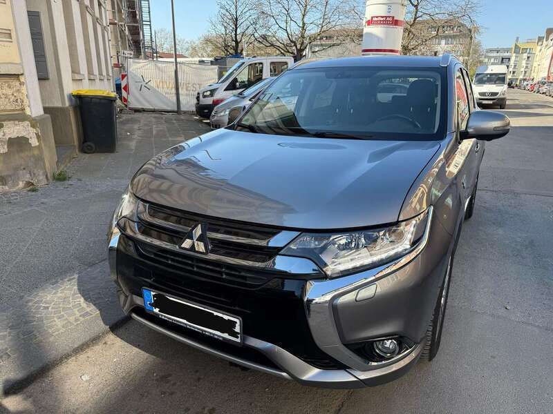 Gebraucht 2016 Mitsubishi Outlander P-HEV Plus SUV | 16.850 € (Teuer) - Bild 1/4