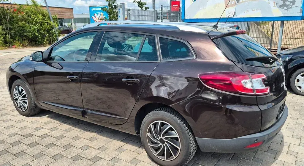 Gebraucht Renault Mégane Dynamique 131 PS (96 kW) 2013 Braun Limousine