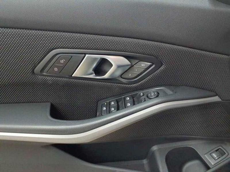 Gebraucht BMW 320 Advantage 190 PS (139 kW) 2022 Schwarz uni Kombi