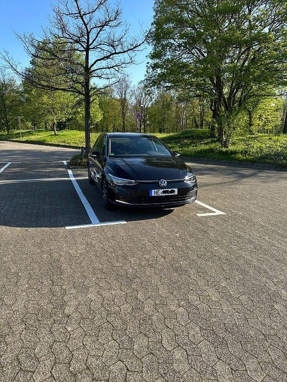 Schwarz Gebraucht 2022 VW Golf VIII Active Limousine | 18.800 € (Superpreis) - Bild 1/3