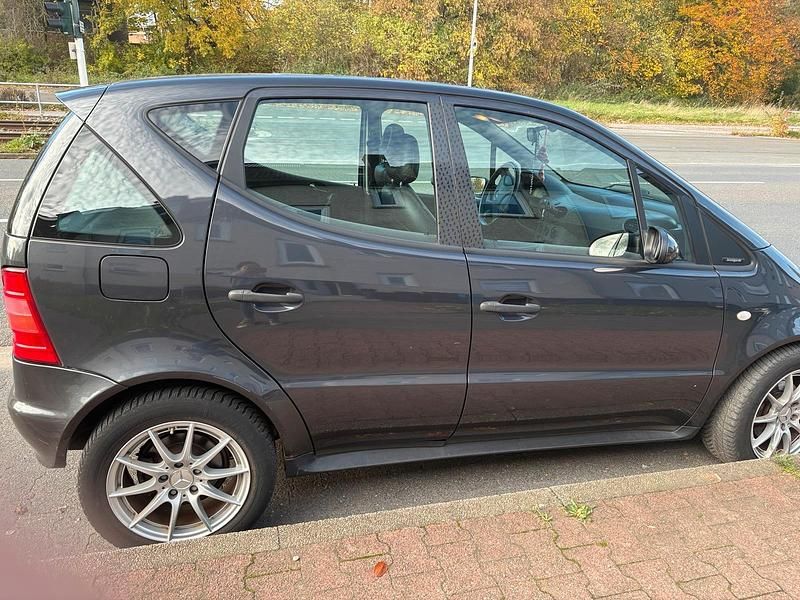 Schwarz Gebraucht 2000 Mercedes A190 Kleinwagen | 1.000 € (Superpreis) - Bild 1/3