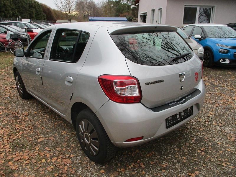 Gebraucht Dacia Sandero Lauréate 75 PS (55 kW) 2013 Silber Kleinwagen