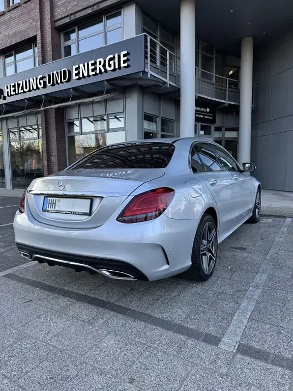 Gebraucht Mercedes C180 AMG line 156 PS (114 kW) 2019 Silber Limousine