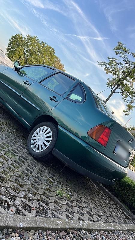 Grün Gebraucht 1997 VW Polo Classicline Limousine | 700 € (Superpreis) - Bild 1/4