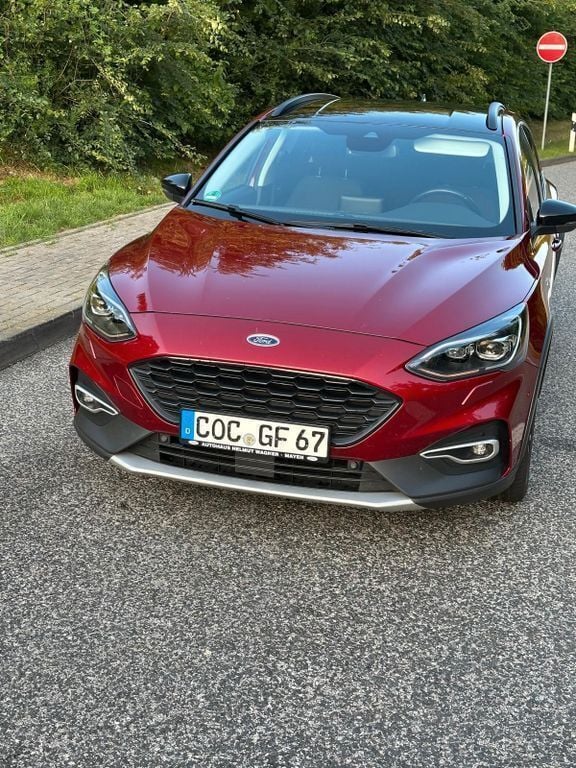 Rot Gebraucht 2019 Ford Focus Active Limousine | 11.200 € (Fairer Preis) - Bild 1/4