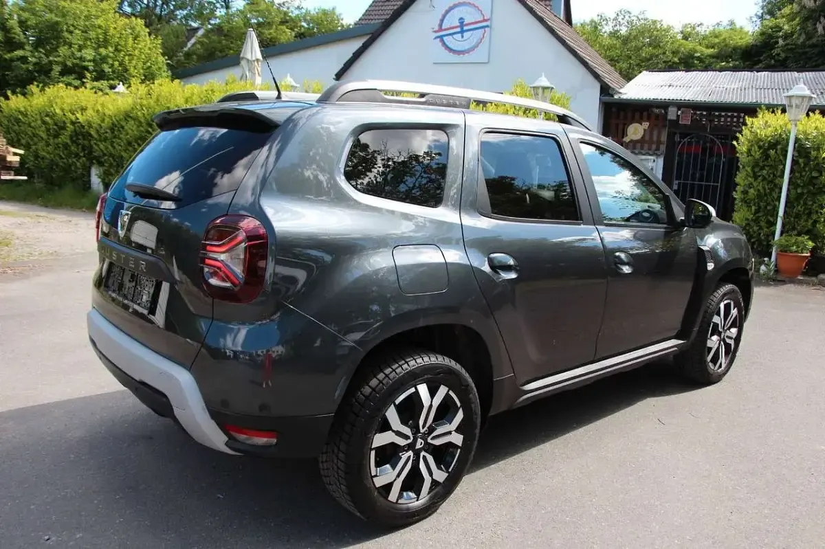 Używany Dacia Duster Prestige 150 KM (110 kW) 2021 Szary SUV