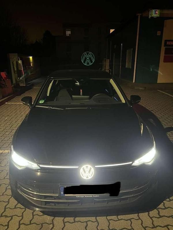 Schwarz Gebraucht 2024 VW Golf VIII Style Kleinwagen | 29.500 € (Guter Preis) - Bild 1/4