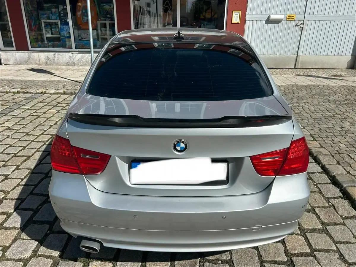 Gebraucht BMW 320 184 PS (135 kW) 2010 Grau Limousine