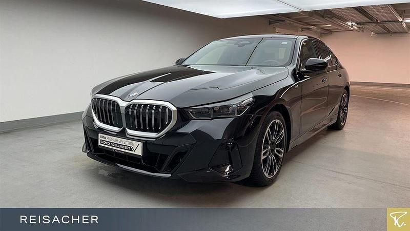 Saphirschwarz Gebraucht 2024 BMW 520 Comfort Edition Limousine | 49.749 € (Superpreis) - Bild 1/4