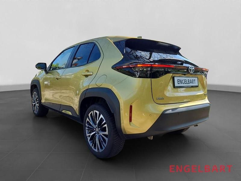 Gebraucht Toyota Yaris Cross Elegant 116 PS (85 kW) 2023 Gold SUV