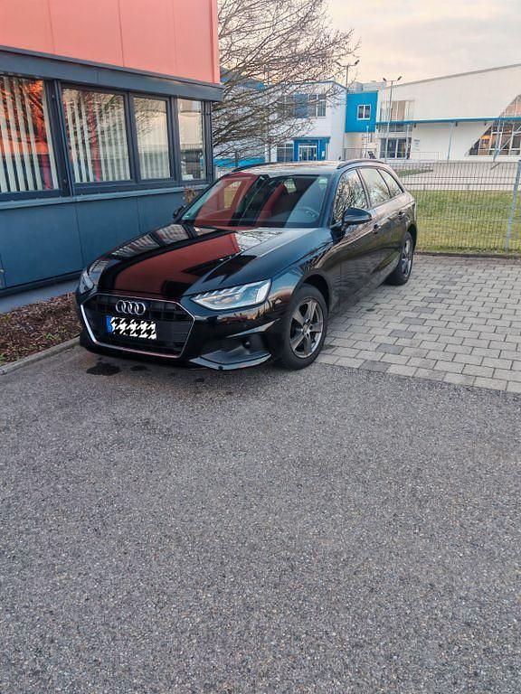 Schwarz Gebraucht 2020 Audi A4 Ambiente Kombi | 17.000 € (Etwas zu teuer) - Bild 1/4