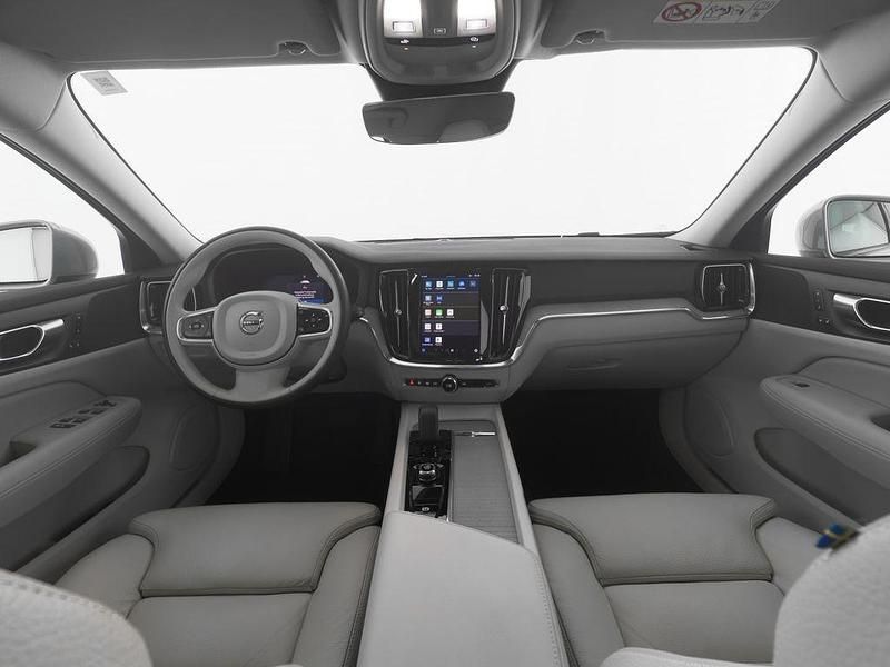 Gebraucht Volvo V60 CC Plus 197 PS (144 kW) 2023 Silber silver dawn / metallic Kombi