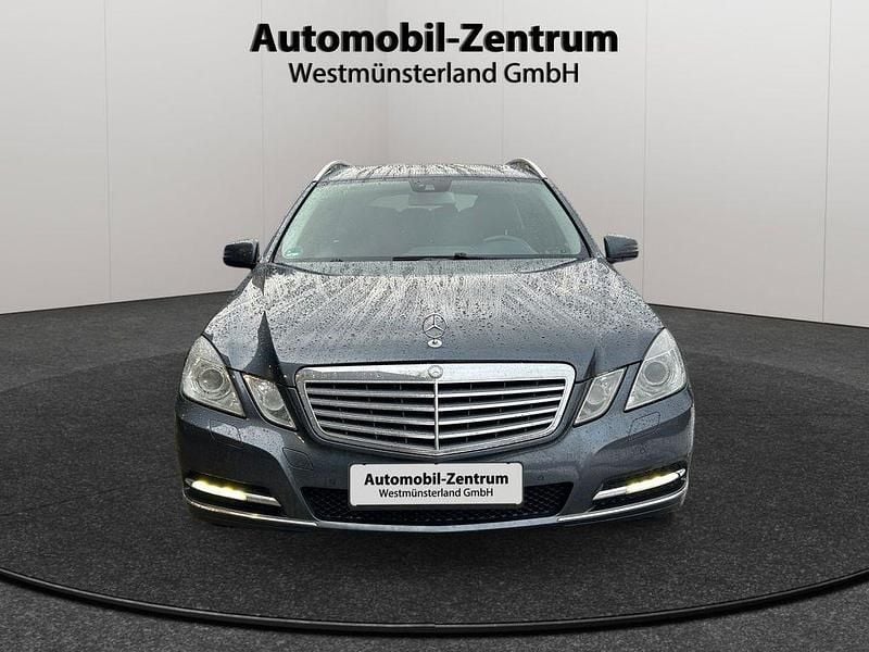 Gebraucht Mercedes E220 Elegance 170 PS (125 kW) 2012 Tenoritgrau Kombi