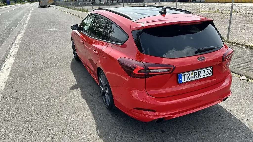 Gebraucht Ford Focus ST 280 PS (205 kW) 2024 Rot Limousine