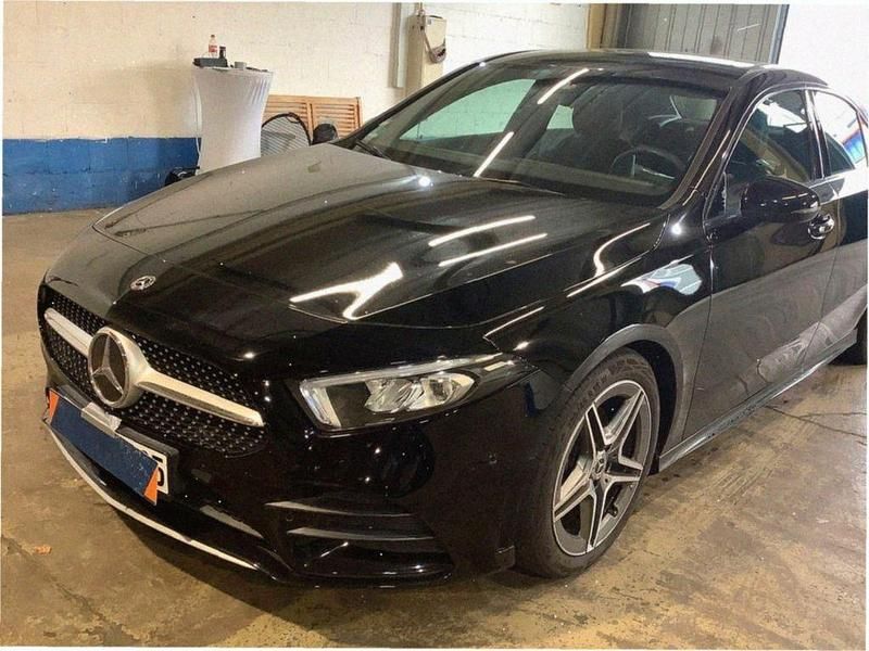 Schwarz Gebraucht 2020 Mercedes A200 Limousine | 21.288 € (Superpreis) - Bild 1/4