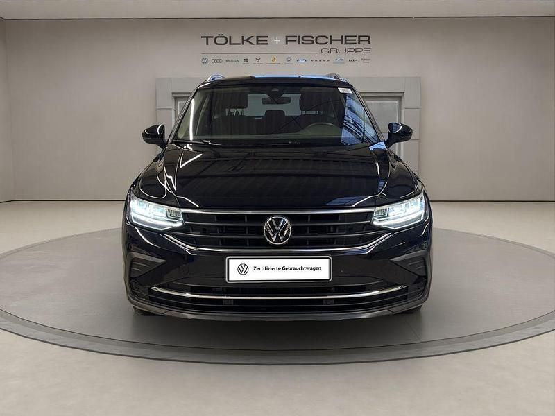 Gebraucht VW Tiguan Active 150 PS (110 kW) 2022 Deep black perleffekt (metallic) SUV