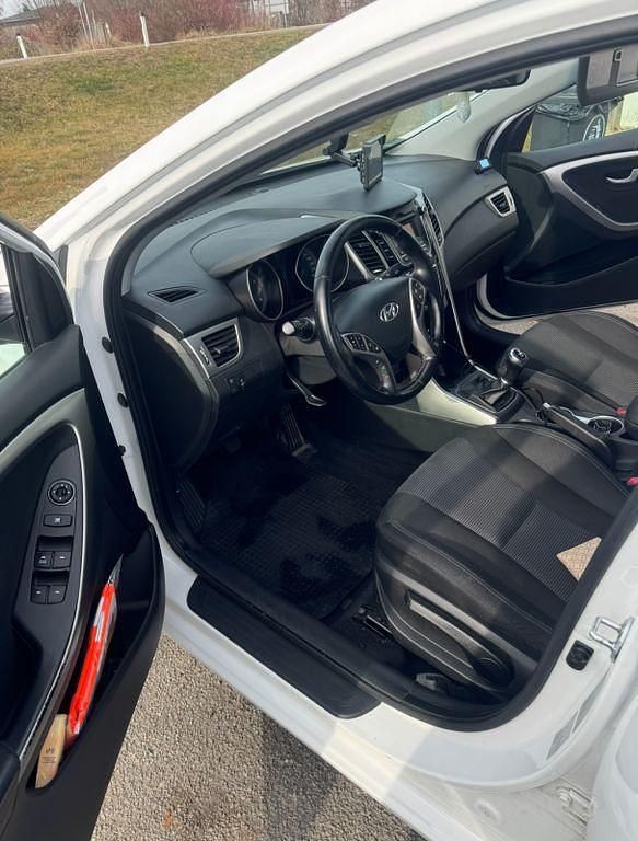 Gebraucht Hyundai i30 Passion Plus 135 PS (99 kW) 2016 Weiß Limousine