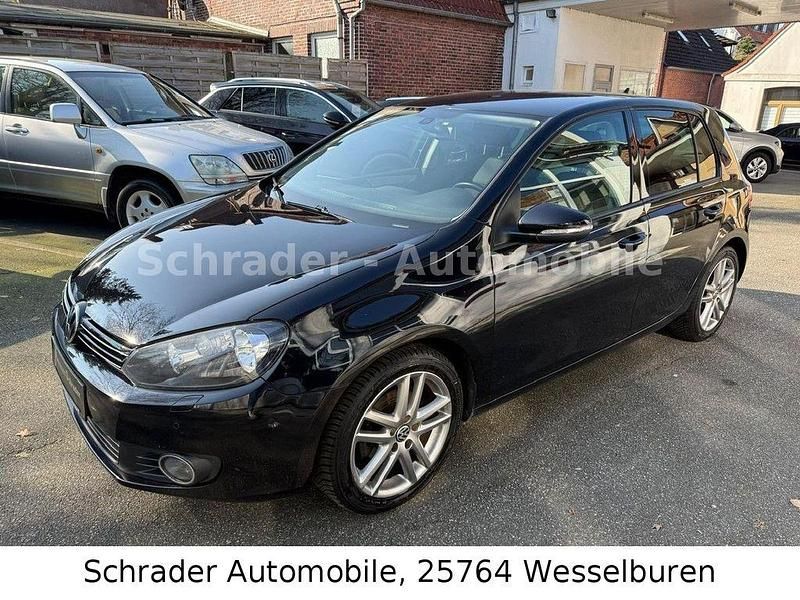 Gebraucht VW Golf VI Team 105 PS (77 kW) 2011 Schwarz Kleinwagen