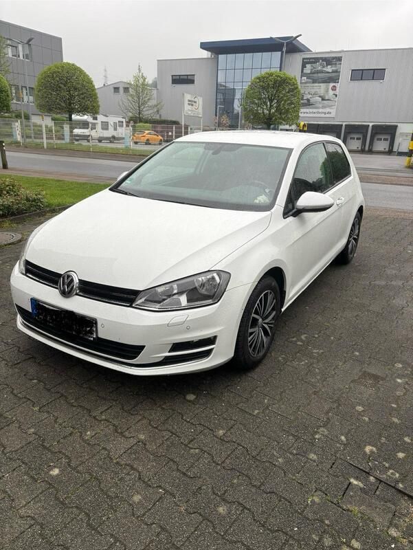 Weiß Gebraucht 2016 VW Golf VII Allstar Limousine | 12.999 € (Fairer Preis) - Bild 1/4