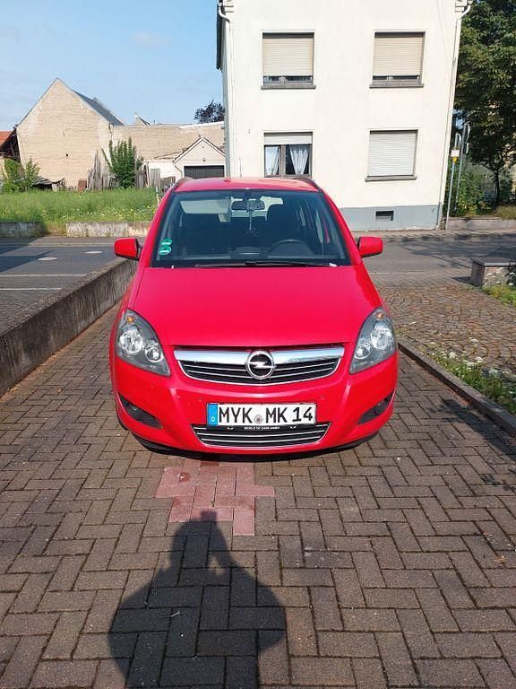 Rot Gebraucht 2013 Opel Zafira Family Van / Kleinbus | 1.000 € (Superpreis) - Bild 1/4