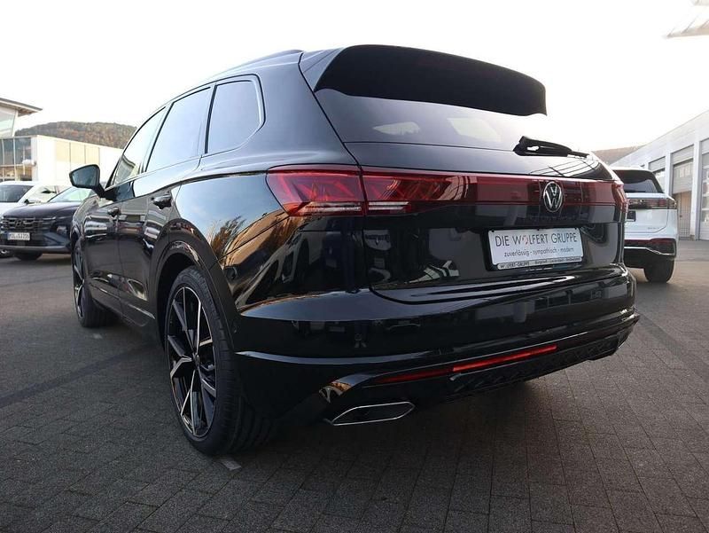 Neu VW Touareg R-line 286 PS (210 kW) 2025 Grenadillschwarz metallic SUV