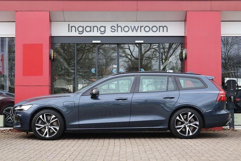 Gebraucht Volvo V60 R-Design 343 PS (252 kW) 2022 Blau Kombi