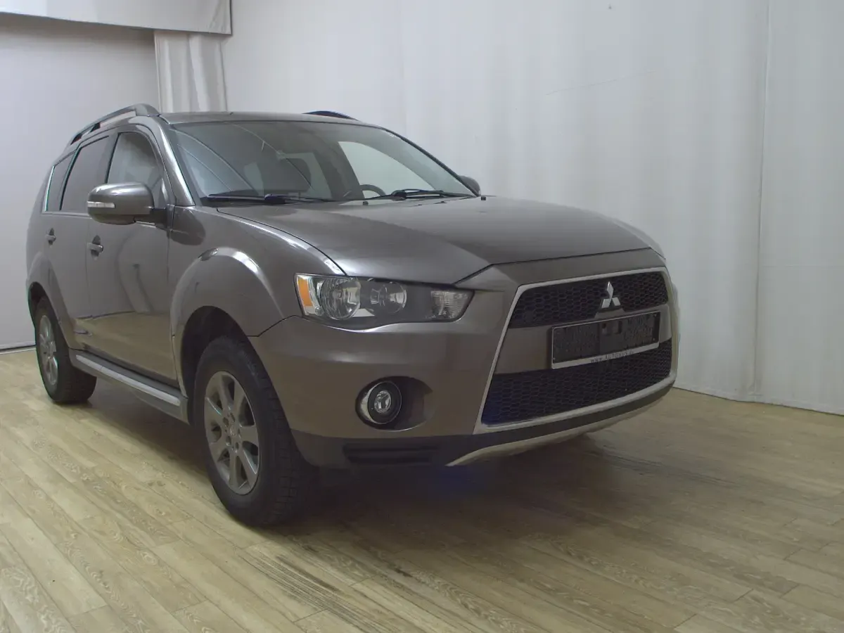 Gebraucht Mitsubishi Outlander 147 PS (108 kW) 2011 Granitbraun metallic SUV