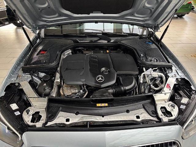 Gebraucht Mercedes E220 Avantgarde 194 PS (142 kW) 2022 Silber Limousine
