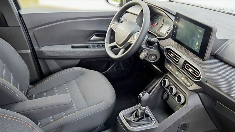 Gebraucht Dacia Sandero Expression 91 PS (66 kW) 2024 Grün Kleinwagen