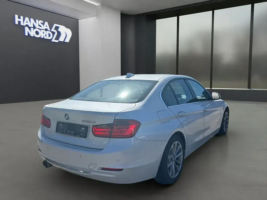 Gebraucht BMW 330 Luxury Line 258 PS (189 kW) 2015 Weiss / mineralweiss (metallic) Limousine