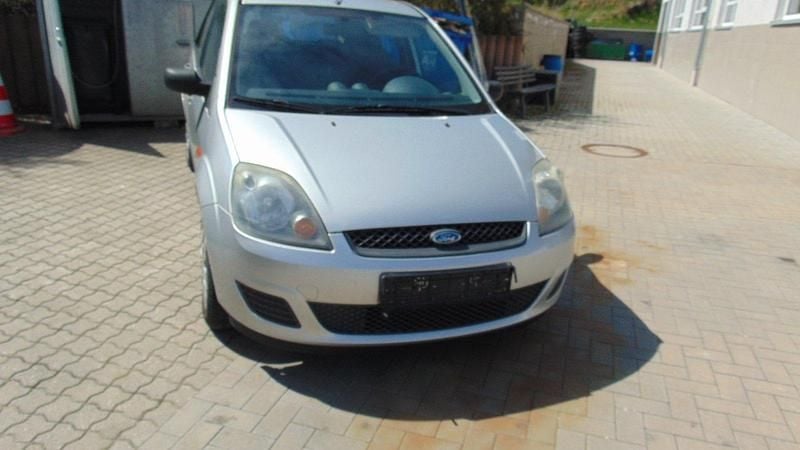 Second-hand Ford Fiesta 80 CP (58 kW) 2007 Argintiu Hatchback