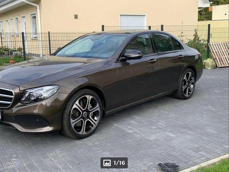 Braun Gebraucht 2018 Mercedes E350 Avantgarde Limousine | 34.500 € (Etwas zu teuer) - Bild 1/4