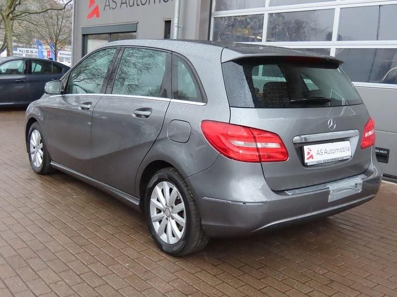 Gebraucht Mercedes B180 122 PS (89 kW) 2013 Mountaingrau Van / Kleinbus