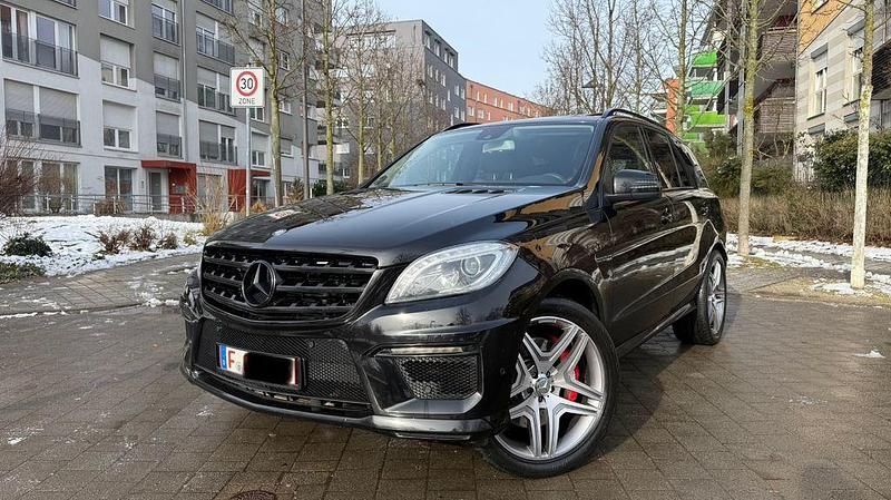 Gebraucht Mercedes ML63 AMG AMG 525 PS (386 kW) 2012 Schwarz SUV