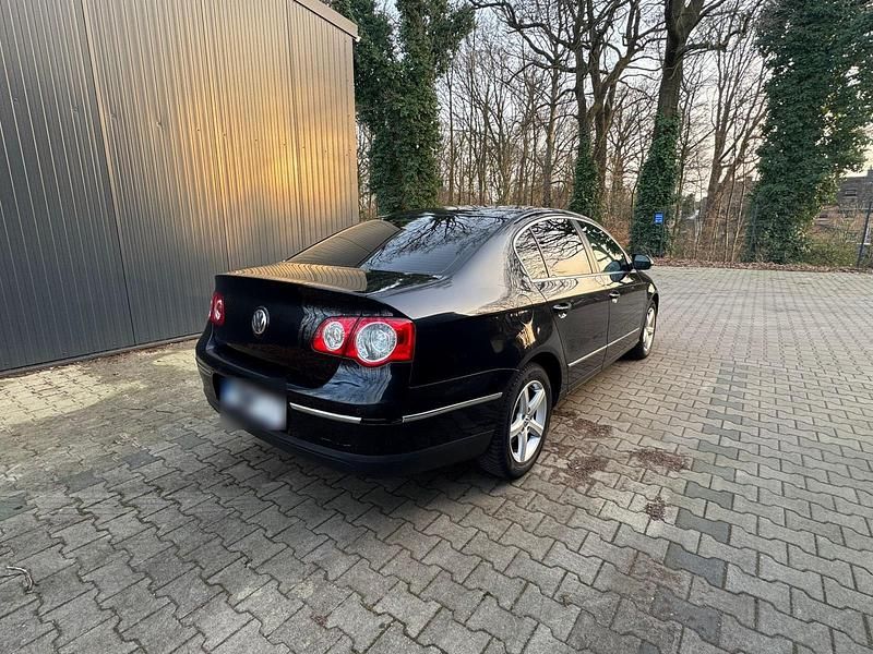 Gebraucht VW Passat 140 PS (102 kW) 2010 Schwarz Limousine
