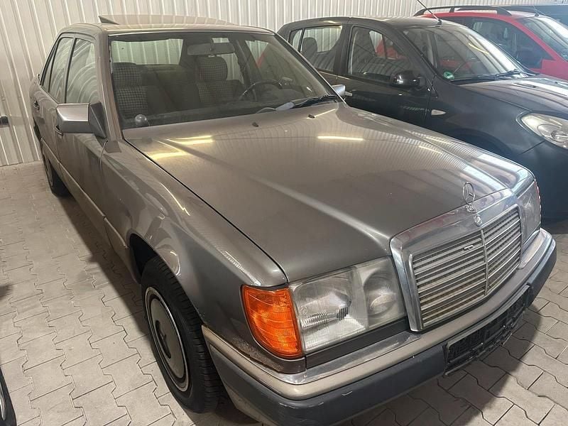 Gebraucht Mercedes 250 90 PS (66 kW) 1990 Braun Limousine