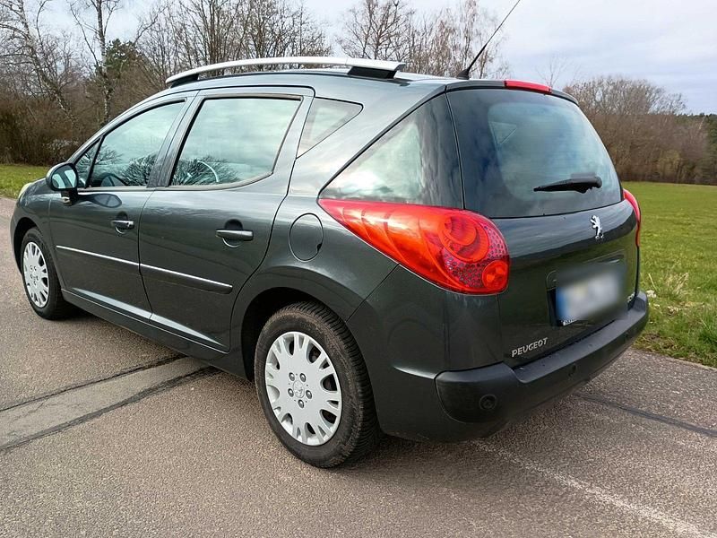 Gebraucht Peugeot 207 95 PS (69 kW) 2012 Blau Kombi