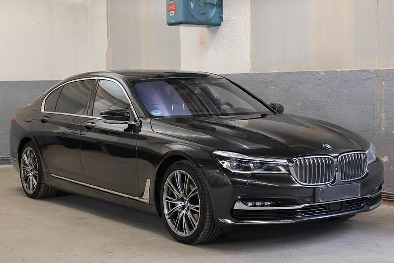 Gebraucht BMW 740 320 PS (235 kW) 2019 Grau Limousine