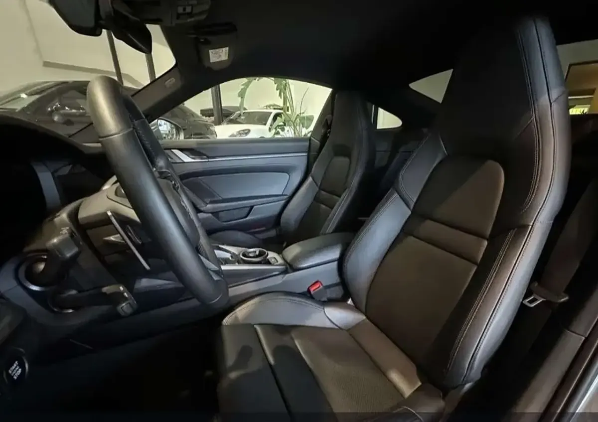 Gebraucht Porsche 992 394 PS (289 kW) 2025 Grau Coupé