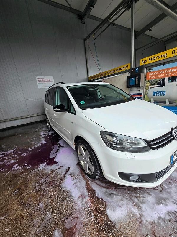Gebraucht VW Touran Edition 140 PS (102 kW) 2012 Weiß Van / Kleinbus
