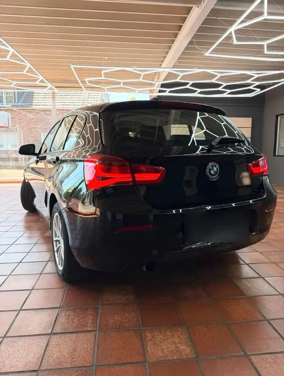 Gebraucht BMW 118 Sport Line 136 PS (100 kW) 2017 Schwarz Limousine