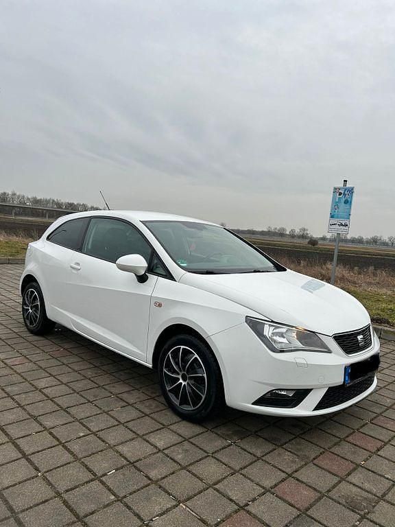 Weiß Gebraucht 2015 Seat Ibiza Kleinwagen | 4.499 € (Guter Preis) - Bild 1/4