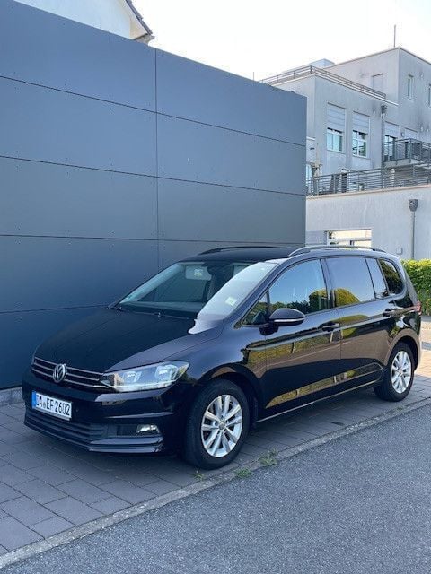 Schwarz Gebraucht 2019 VW Touran Comfortline Van / Kleinbus | 17.500 € (Superpreis) - Bild 1/4