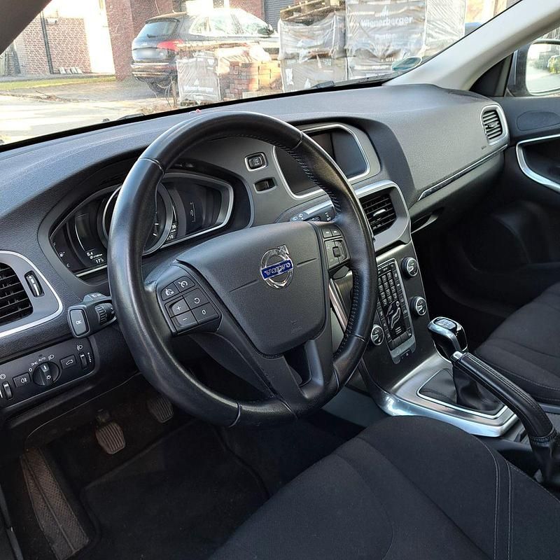 Gebraucht Volvo V40 Linje You! 120 PS (88 kW) 2015 Grau Limousine