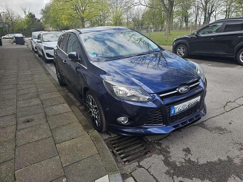 Gebraucht Ford Focus Titanium 150 PS (110 kW) 2013 Blau Kleinwagen