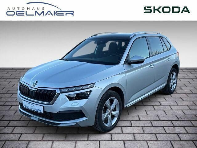 Brilliant silver metallic (metallic) Gebraucht 2021 Skoda Kamiq Style SUV | 24.420 € (Etwas zu teuer) - Bild 1/2