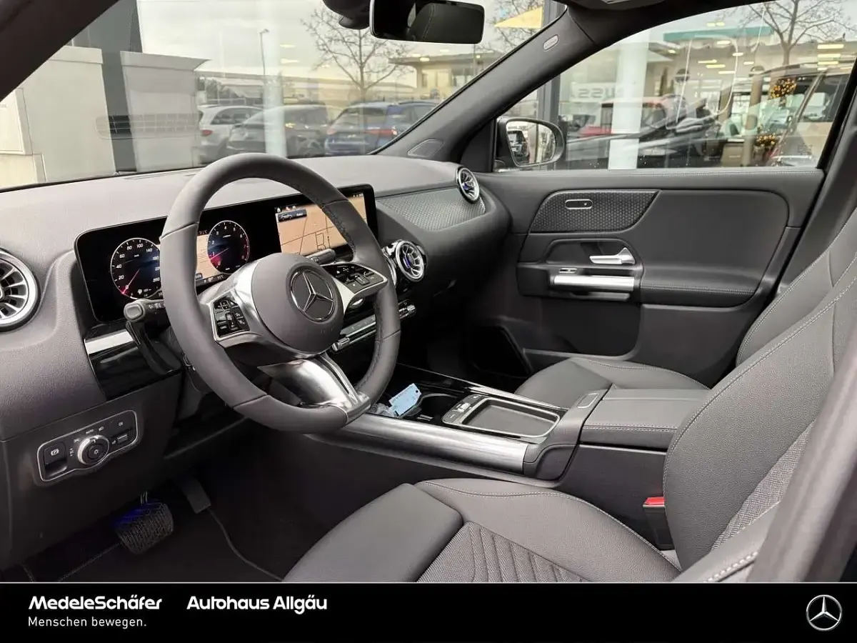Gebraucht Mercedes GLA200 Progressive 163 PS (119 kW) 2026 Unilack nachtschwarz SUV