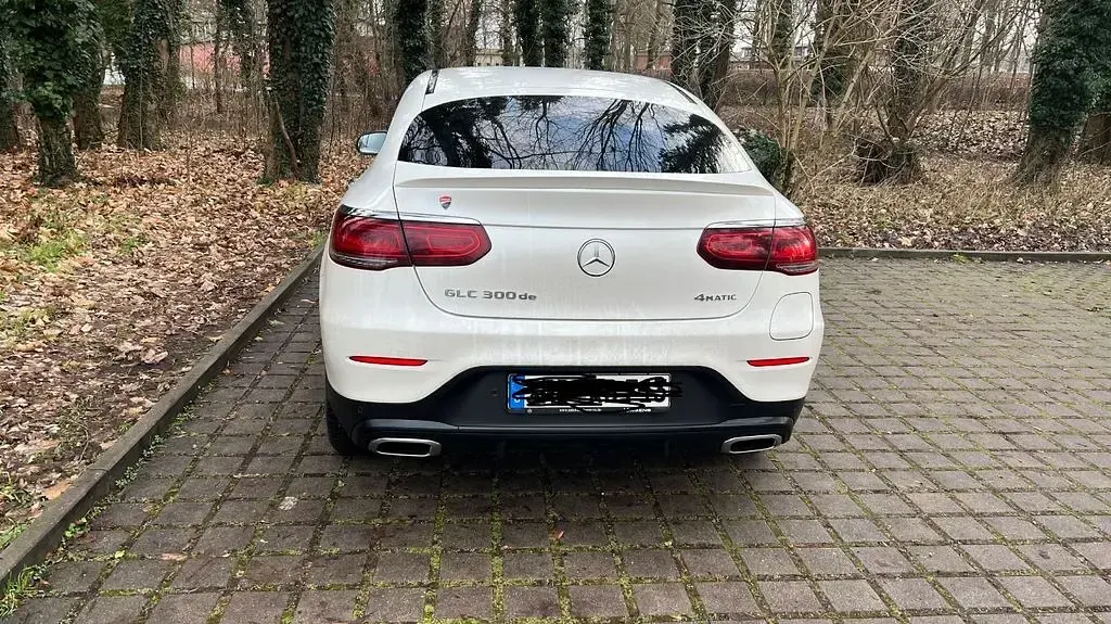 Gebraucht Mercedes GLC300e AMG 306 PS (225 kW) 2022 Weiß SUV