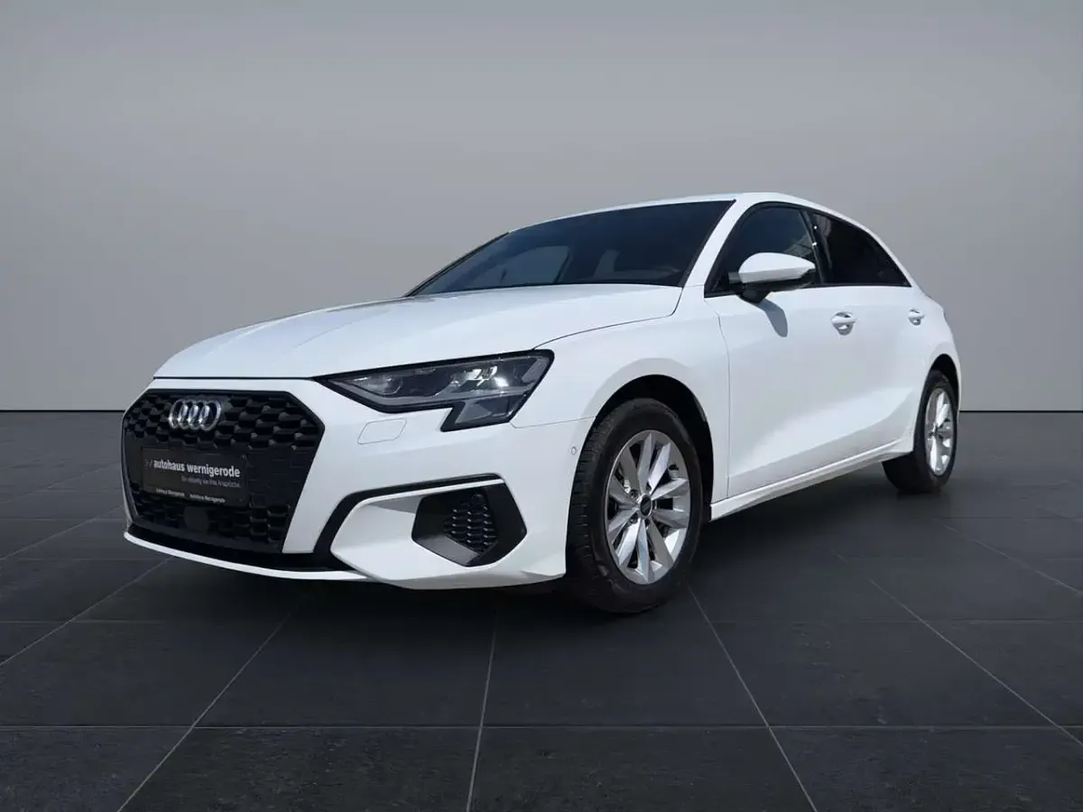 Gebraucht Audi A3 110 PS (80 kW) 2023 Weiß Limousine