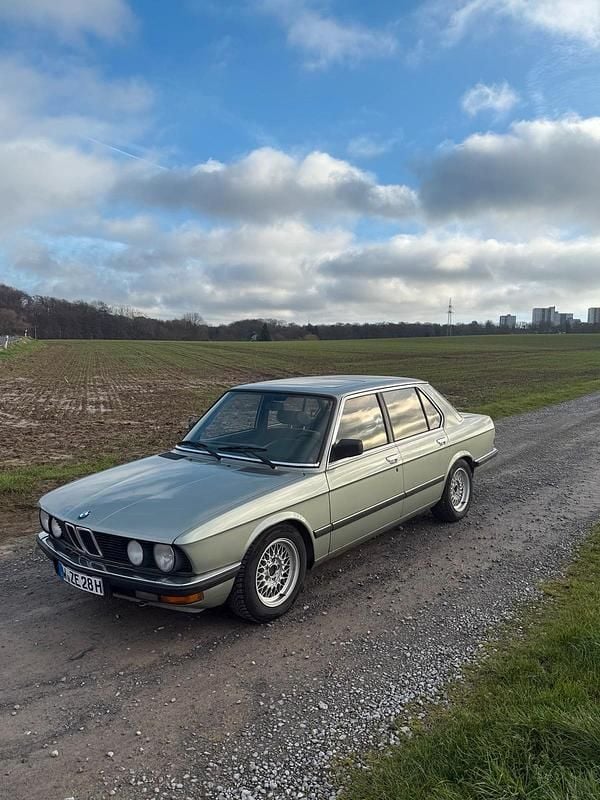 Grün Gebraucht 1983 BMW 528 Limousine | 10.000 € - Bild 1/4